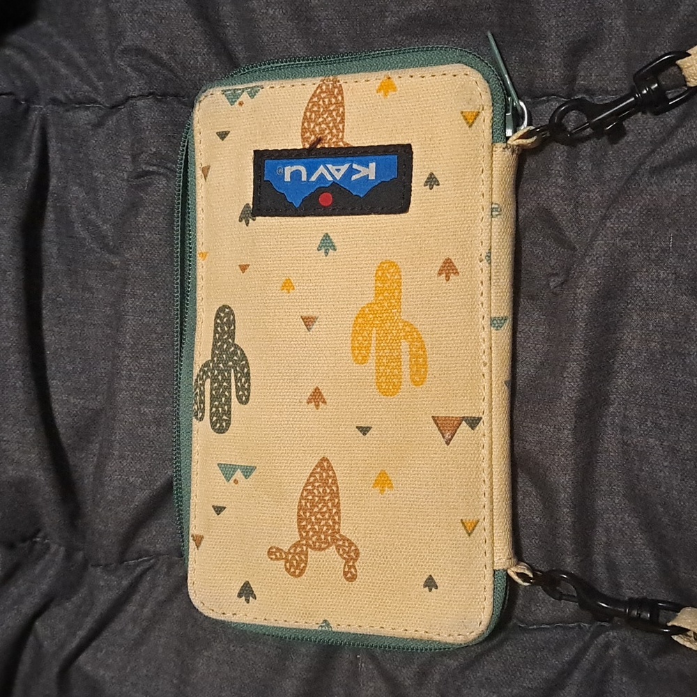 KAVU CACTI WALLET WITH STRAP